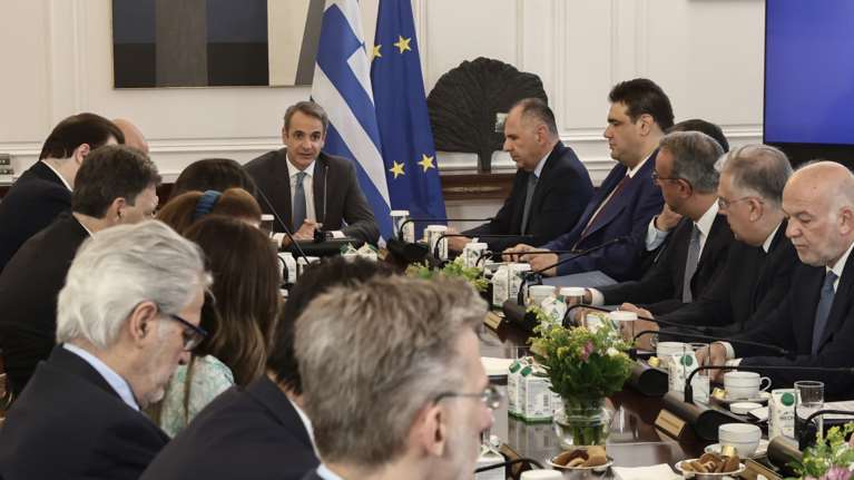 &quot;Μην πυροβολούμε τα πόδια μας&quot;: Η γκρίνια στη ΝΔ και τα &quot;όρια που βάζει ο Μητσοτάκης&quot;