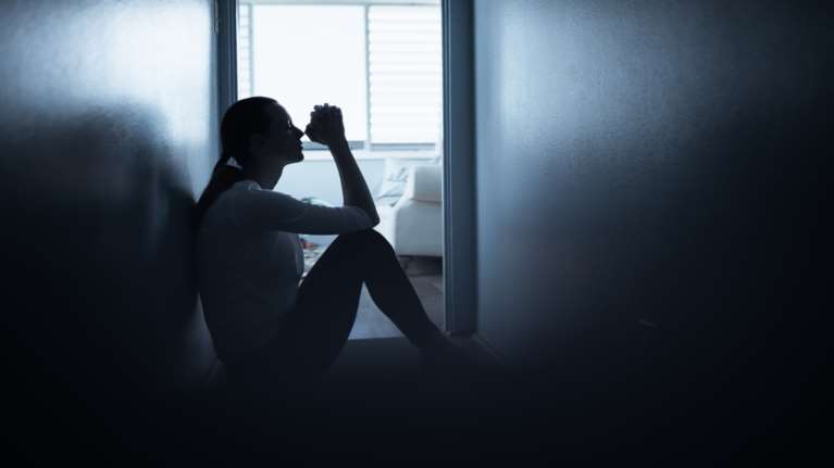 Αποκάλυψη: Μήνυση από 16χρονη  σε γνωστό παίκτη ριάλιτι για σεξουαλική επίθεση - Την ακινητοποίησε σε πλατεία