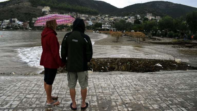 Καιρός: Ξεπέρασαν τους 6.000 οι κεραυνοί που έπεσαν την Πέμπτη -  Βροχές και καταιγίδες έως την Κυριακή