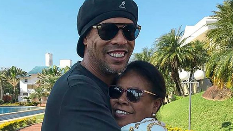 Θρήνος για τον Ροναλντίνιο: Πέθανε η μητέρα του από κορονοϊό