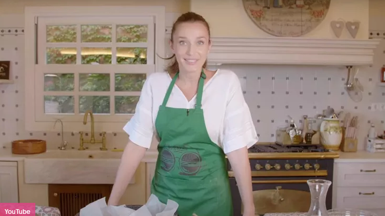 Κάτια Ζυγούλη: Ανοίγει την κουζίνα της και δίνει τη συνταγή για το πιο μοσχομυριστό σπιτικό ψωμί