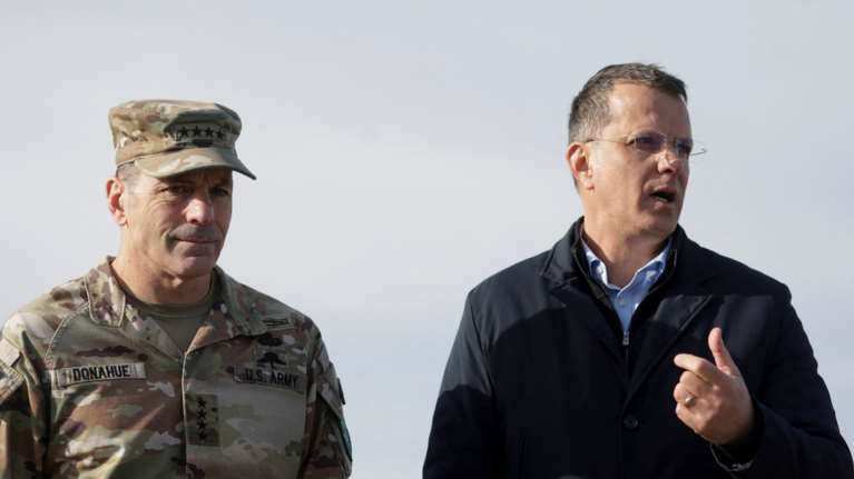 Παραιτήθηκε ο υπουργός Άμυνας της Ρουμανίας - Είχε πει ψέματα για τις σπουδές του