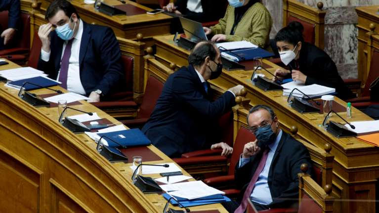 Ληξιπρόθεσμες οφειλές: Παράταση για επιστροφή σε ρυθμίσεις εξόφλησης - Ρυθμίσεις για την ακινησία ΙΧ και αποζημίωση για ενοίκια