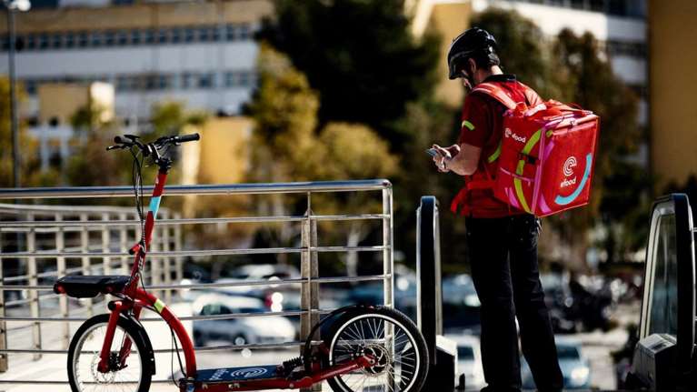 Επιθεωρητές Εργασίας έκαναν on line παραγγελία εν μέσω καύσωνα και τσάκωσαν e-food και Wolt να λειτουργούν κανονικά