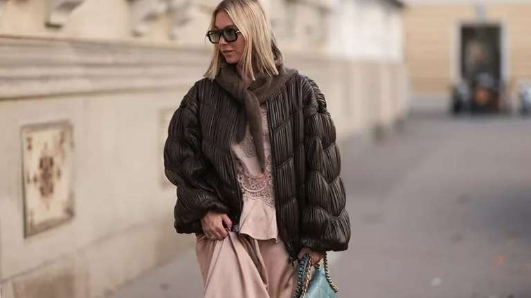 Γίνεται συνεχώς sold out: Το αδιάβροχο μπουφάν που κοστίζει μόλις 13 ευρώ