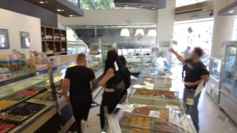 Ντου από τον Ρουβίκωνα σε γνωστό ζαχαροπλαστείο της Θεσσαλονίκης [Εικόνες]