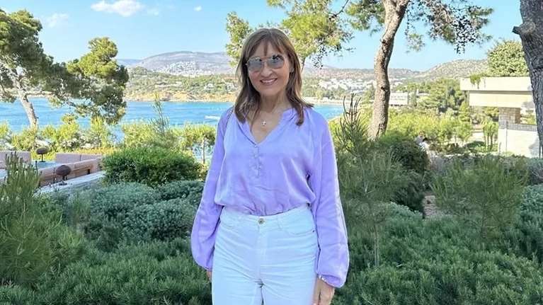 Σαν μικρό κοριτσάκι: Η Μάρα Ζαχαρέα με λεμονί φορεματάκι, 18 χρόνια πριν στο Ηρώδειο