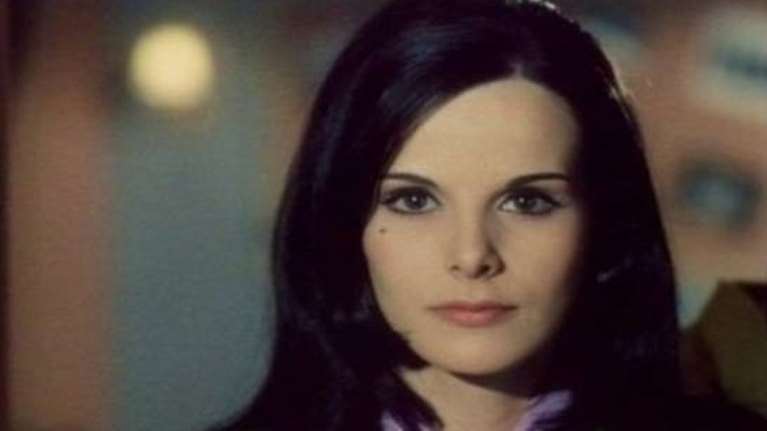 Ελενα Ναθαναήλ: Η μελαχρινή καλλονή σε ηλικία 19 ετών στην πασαρέλα - Σπάνιο κλικ