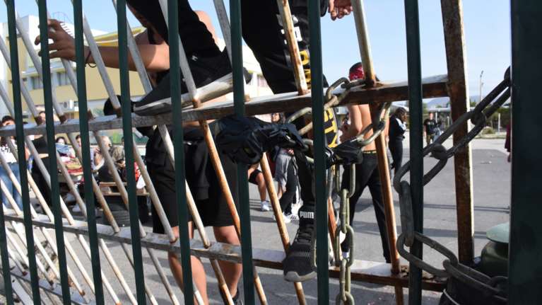 Καταλήψεις: Νέο επεισόδιο μεταξύ γονέα και μαθητών στην Πάτρα [βίντεο]