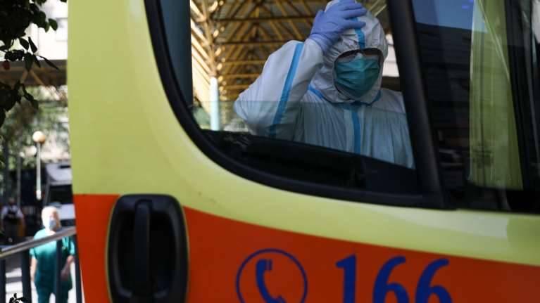 Κορονοϊός: Ακόμη ένας νεκρός - Κατέληξε 69χρονος στο ΑΧΕΠΑ - Στους 384 ο θλιβερός απολογισμός