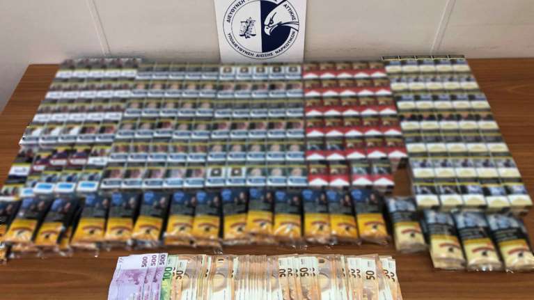 Επιχείρηση της ΕΛΑΣ στο κέντρο της Αθήνας: 5 συλλήψεις και 55 προσαγωγές - Κατασχέθηκαν λαθραία τσιγάρα και καπνικά προϊόντα