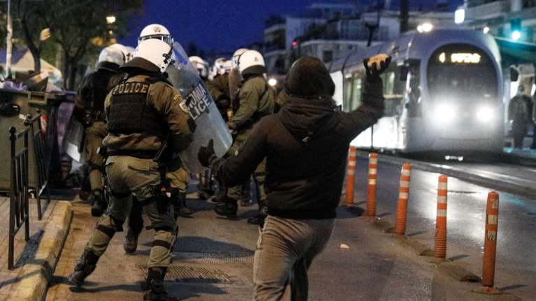 Νέα Σμύρνη: Αυτή είναι η δικογραφία με τα πέντε αδικήματα για τους 11 συλληφθέντες - Ελεύθεροι με εντολή εισαγγελέα