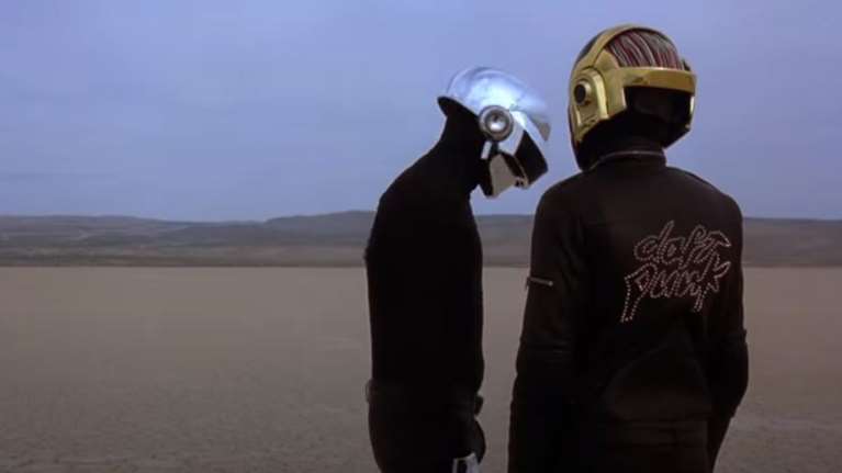 Τίτλοι τέλους για τους θρυλικούς &quot;Daft Punk&quot;: Με ένα μοναδικό βίντεο ανακοίνωσαν τη διάλυσή τους - Δείτε το