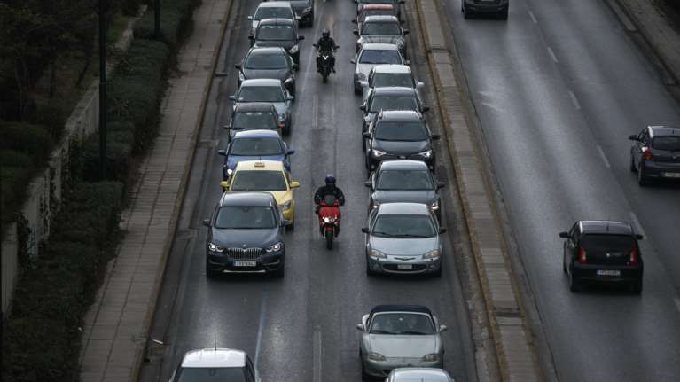 Τέλη κυκλοφορίας με τον μήνα: Οι οδηγίες της ΑΑΔΕ για να πάρετε πίσω τις πινακίδες κυκλοφορίας του αυτοκινήτου σας