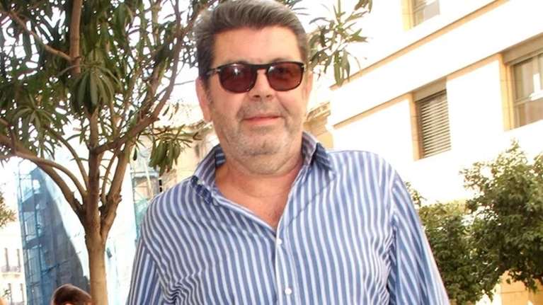 Πίσω στο χρόνο: Ο Γιάννης Λάτσιος με τα τρία παιδιά του στο θέατρο