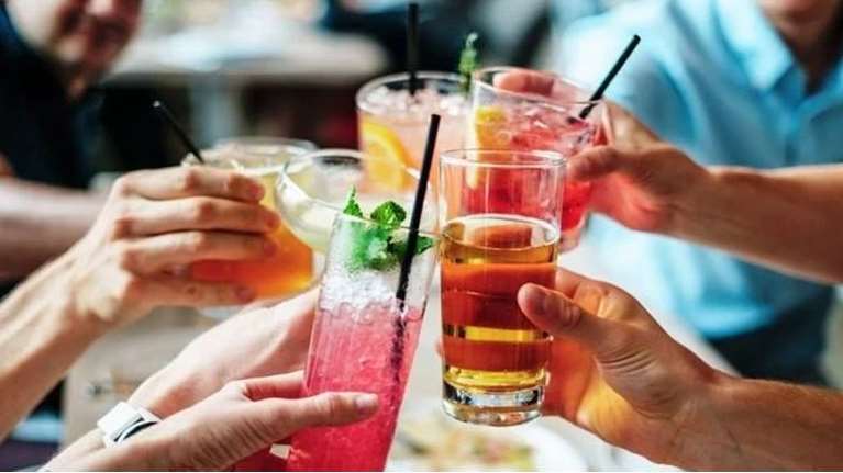 Θεσσαλονίκη: Μπαράζ πασχαλινών &quot;κορονο-πάρτι&quot; - Συλλήψεις και πρόστιμα