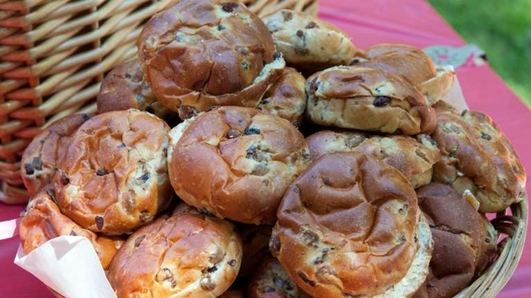 Νόστιμο και γρήγορο σταφιδόψωμο - έτοιμο σε 25 λεπτά!