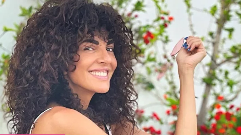 Μαρία Σολωμού: Ποζάρει με μαγιό και μας δείχνει το συγκλονιστικά γυμνασμένο κορμί της