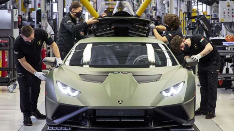 H Lamborghini και οι &quot;ήρωες&quot; των καλωδίων στην Ουκρανία