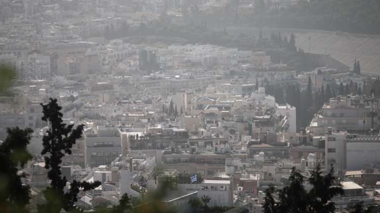 Αστατος ο καιρός σήμερα με βροχές, καταιγίδες και σκόνη - Εως 22 βαθμούς ο υδράργυρος