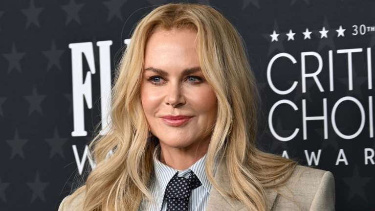 Το ολοκαίνουριο, icy blonde καρέ κούρεμα της Nικόλ Κίντμαν είναι η έμπνευση που χρειαζόσουν φέτος την άνοιξη