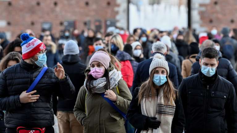 Μετάλλαξη Όμικρον: Κόκκινος συναγερμός και ντόμινο μέτρων -  Έκτακτη σύσκεψη των υπ. Υγείας της G7 συγκαλεί η Βρετανία
