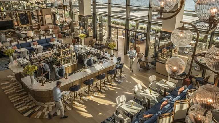 Πού θα βρεις κάποια από τα καλύτερα μπαρ του κόσμου στην Αθήνα