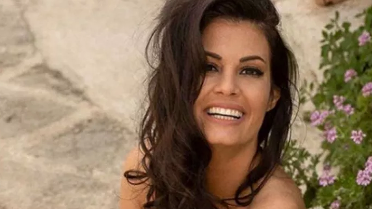 Το απόλυτο κορμί: Η Μαρία Κορινθίου ποζάρει με μαγιό μετά τη μεγάλη απώλεια κιλών