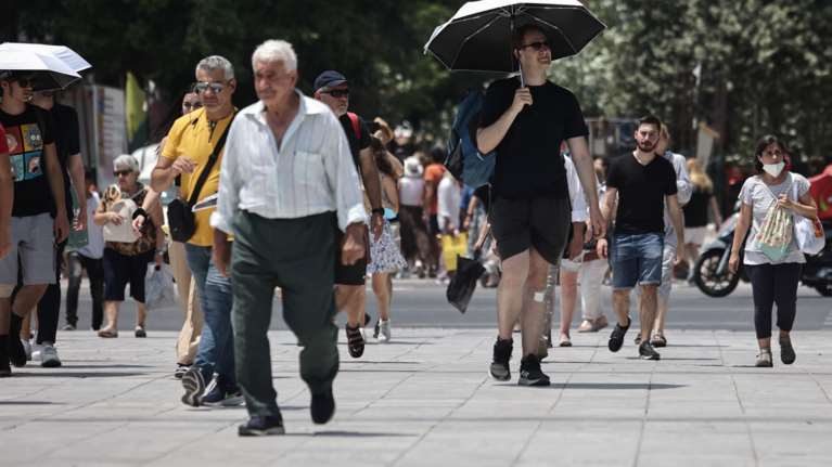 Στο έλεος του καύσωνα: Θα τριπλασιαστούν οι θερμές ημέρες στην Ελλάδα – Τι δείχνουν τα στοιχεία