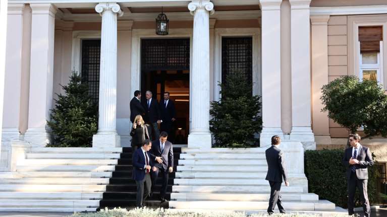 Τα μυστικά γκάλοπ του Μαξίμου δεν δείχνουν άνοδο της κυβέρνησης μετά τη ΔΕΘ, γράφει ο Γιώργος Παπαχρήστος