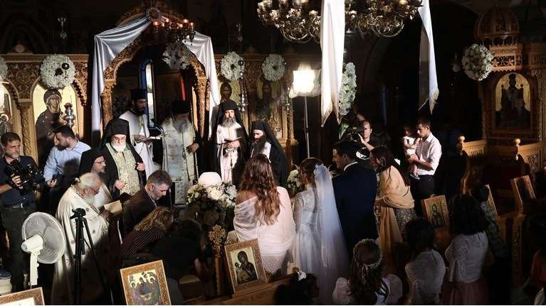 Στον κόσμο τους στην Κρήτη: &quot;Εμάς δεν μας πιάνει κορονοϊός&quot; - Στήνουν γλέντια 1.500 ατόμων ενώ τα κρούσματα αυξάνονται