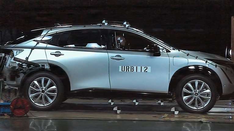 Crash test του Νissan Ariya σε κλάσματα του δευτερολέπτου