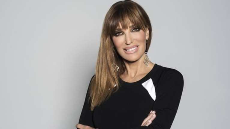 Η Βίκυ Χατζηβασιλείου θύμωσε και βγήκε στο αντάρτικο: Ούτε κρεβάτι στις ΜΕΘ, αλλά διαθέσιμο το εμβόλιο που αρνήθηκαν 11 χώρες