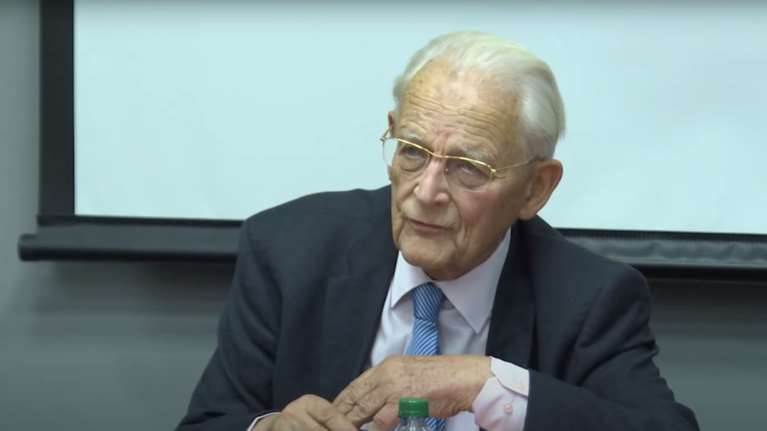 Αλέν Τουρέν: Πέθανε σε ηλικία 97 ετών ο εμβληματικός Γάλλος κοινωνιολόγος