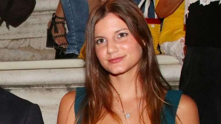 Αλίκη Καραμανλή: Η εμφάνιση με one shoulder φόρεμα και οι ευχές της Νατάσας Παζαΐτη για τη γιορτή της