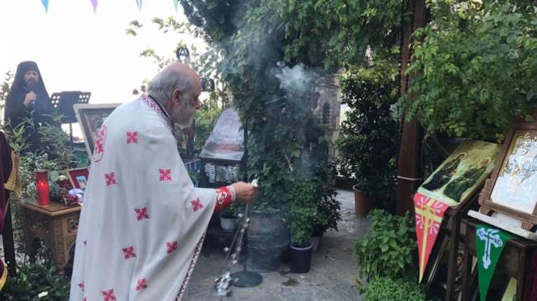 Κοσμοσυρροή στους Αγίους Ισιδώρους για τον Λουπασάκη - &quot;Για μας είσαι ο Άγιος Δημήτριος του Λυκαβηττού&quot; [εικόνες]