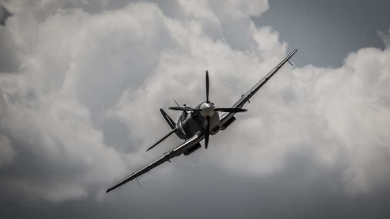 Δεκέλεια: Τελετή υποδοχής του θρυλικού Spitfire - Δείτε το εν δράσει σε εντυπωσιακούς ελιγμούς [Εικόνες]