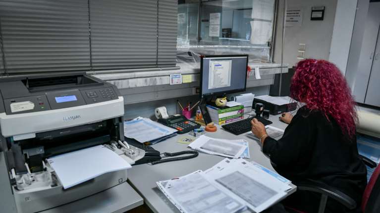 Στα 2,5 δις. ευρώ ο &quot;λογαριασμός&quot; των μέτρων στήριξης – Νομοθετείται ο &quot;Τειρεσίας&quot; του Δημοσίου