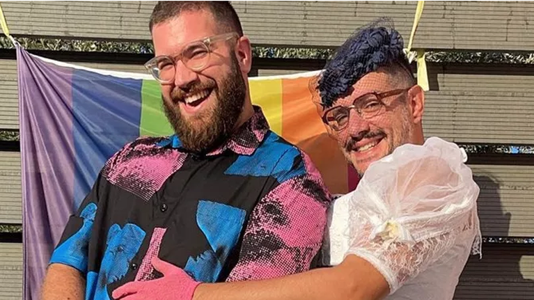 Ο Παύλος του Master Chef πήγε στο Athens Pride φορώντας νυφικό φόρεμα