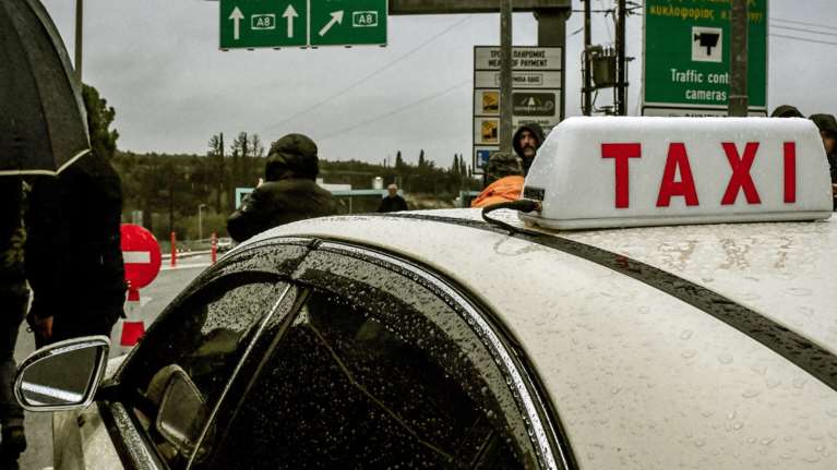 Ταξί: Αναστέλλεται η απεργία - Κυκλοφορούν κανονικά σήμερα λόγω της κακοκαιρίας