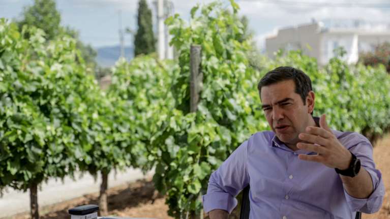 Τσίπρας στην Καθημερινή: Ο κ. Μητσοτάκης έφερε την ύφεση πριν τον κορονοϊό - Η διαπλοκή πλέον είναι αγριότερη