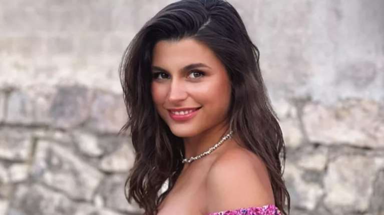 Long Layers: H Δανάη Παππά δοκίμασε το κούρεμα που χαρίζει εντυπωσιακό όγκο στα μαλλιά