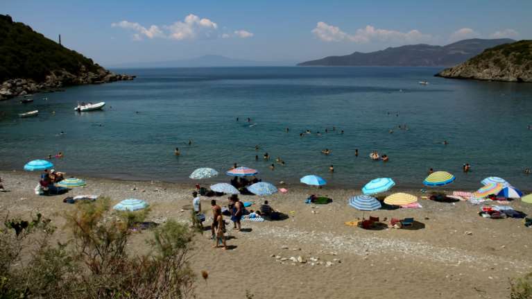 &quot;Μπορώ να κάνω πάρτι με 30 άτομα;&quot;: Τι ρωτούν οι πολίτες για τον κορονοϊό ενόψει διακοπών