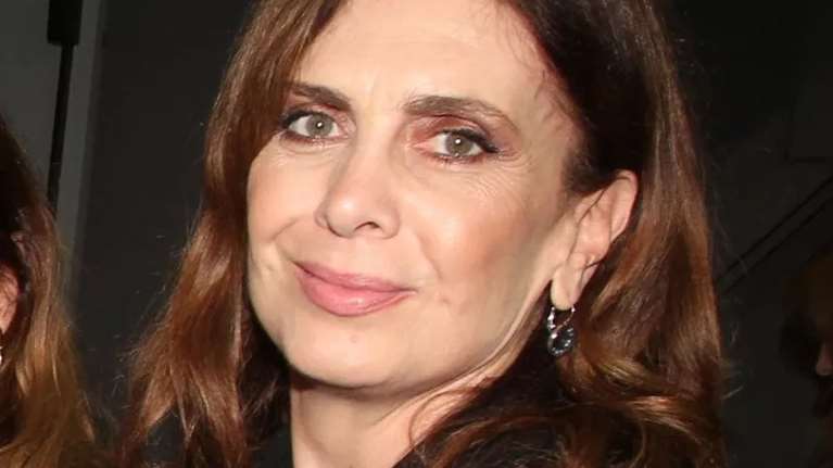 Mediterranean chic η Κατερίνα Διδασκάλου: Με σιθρού τουνίκ στο κέντρο της Αθήνας