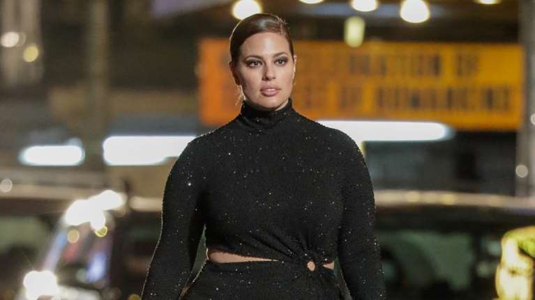 Το φόρεμα από το H&amp;M που κολακεύει τις καμπύλες: Είναι διαχρονικό και ταιριάζει σε όλες τις γυναίκες