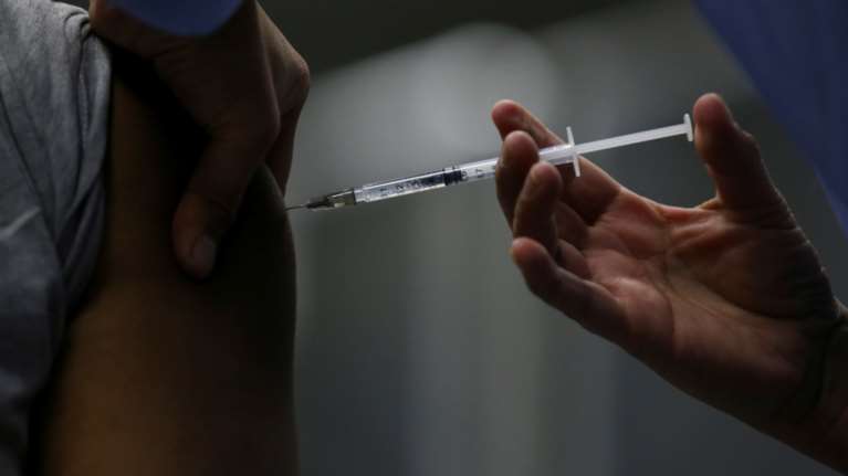 Bloomberg:  Η Οξφόρδη ετοιμάζει εμβόλιο για τον καρκίνο με την τεχνολογία mRNA, όπως για τον κορονοϊό