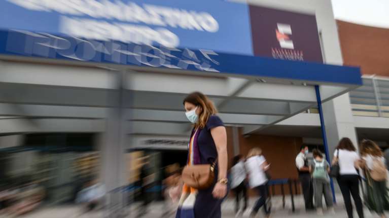 Voucher 150 ευρώ: Πώς θα πάρουν την ενίσχυση οι εμβολιασμένοι 18-25 ετών