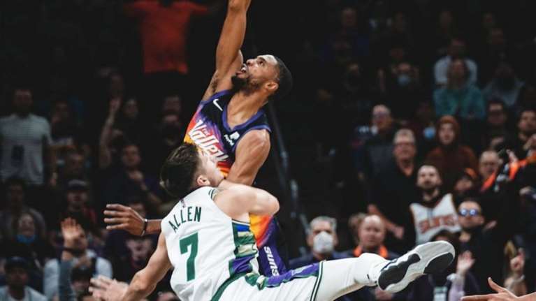 Σανς-Μπακς 131-107: Συντριβή για τα &quot;ελάφια&quot; στο Φοίνιξ