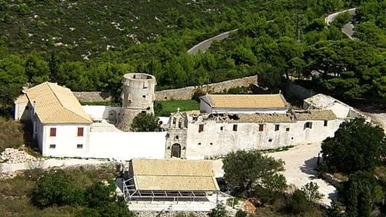 Σοκ στη Ζάκυνθο: Τουρίστρια καταγγέλλει απόπειρα βιασμού από καλόγερο μέσα σε μοναστήρι