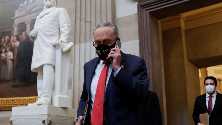 ΗΠΑ: Ο επικεφαλής των Δημοκρατικών στη Γερουσία απαιτεί την άμεση απομάκρυνση Τραμπ από την εξουσία